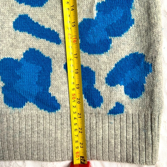 H&M Cozy Blue Leopard Sweater 💙 🐆 - Picture 8 of 9